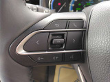 ステアリングリモコン付きで運転中に視線を落とさずオーディオ等の操作が出来ます。