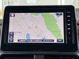 道路や周辺施設が表示される地図画面で、目的地までのルート確認に便利です。画面上で現在地を把握しやすく、初めて訪れる場所へのお出かけも安心。見やすい表示で、日常の移動から遠出まで道選びをサポートします。