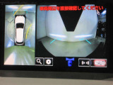 パノラミックビューモニター付きです。車両を上から見たような映像をディスプレイオーディオ画面に表示。運転席からの目視だけでは見にくい、車両周辺の状況をリアルタイムでしっかり確認できます。