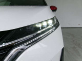 LEDヘッドライトとLEDフォグランプを装備しているので夜間の運転も安心です。