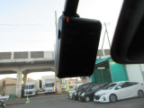 トランクルームは広々としており、荷物もたくさん積めますよ!後席を倒す事で、より多くの荷物を積みこめます!