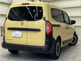 ご納車の前には専門スタッフによる点検・整備を実施いたします。さらにはご納車後のカーライフを想定し、各機関・電気系統のチェック、ロードテストも行いますので、ご遠方のお客様もご安心下さいませ。