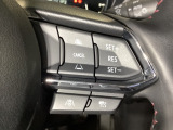 MRCC(マツダレーダークルーズコントロール)は先行車との車間を維持しながら追従走行を行い、長距離でのドライバー負担を軽減させてくれます。