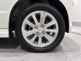 タイヤサイズは(165/60R14)で純正アルミホイールです!