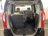 軽い力でサッと倒せるシートアレンジ。急に荷物が増えても、その場でサクッとスペースを広げられます。毎日の『困った』を『助かった』に変える工夫が満載です。