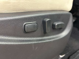 【パワーシート】電動でシートポジションの変更が可能です。手動式より細かくシート設定が可能ですのでより快適な姿勢でドライブを楽しんで頂けるでしょう。