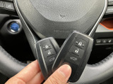 施錠・解錠やバックドアに関するボタンを備えたキーが付属します。乗り降りや荷物の積み下ろしの際に手元で操作でき、日常のさまざまな場面で活用できます。