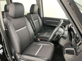 高いホールド性で運転姿勢が安定します。長距離ドライブでも疲れにくいのが魅力です。快適なドライビングライフをお送りください♪
