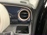 【運転席ドリンクホルダー】使いやすさに配慮したドリンクホルダー