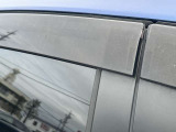 プラスチックバイザーが付属されておりますので、雨の日でも窓を開けることができてとても便利です。