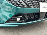 【LEDフォグランプ】霧や雨などの悪天候時に視界を確保するために自動車に取り付けられる補助灯です。ハロゲンなどの従来の光源と比べて明るく、視認性や安全性を向上させます!!