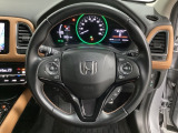 ハンドルにHondaセンシング系のクルーズコントロールやレーンキープアシストなどのスイッチが装備されています。ハンドルから手を離さず安全に操作できます。