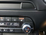 運転席、助手席シートヒーター付きで寒い朝もあったかです。