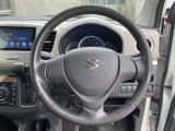 インテリアに合わせたデザインのステアリングは、運転される方のことも考え、運転しやすい形状、大きさです。是非一度、実際に触ってお確かめください。