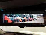 【デジタルインナーミラー】車両後方に取り付けられたカメラの映像をルームミラー内のディスプレイに表示し、後方の安全確認がより快適に。