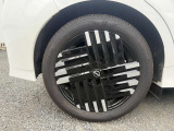 純正アルミホイールです。 タイヤサイズは、205/50R17 です。