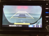 バックでの車庫入れも安心です!リアカメラが付いているバックモニター付のナビを装備しております。操作線もついており距離感も画面から確認できます。