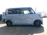 両側オートスライドドアですので、狭い駐車場での、乗り降りも、しやすく便利です。