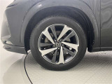 機敏さを引き立てる純正アルミ 225/60 R18 装着!