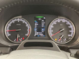 視認性に優れたメーターを採用しており、走行中でも車速や情報が分かりやすく表示されます。運転時の視線移動をむりのない範囲に抑え、快適で安心感のあるドライブをサポートします。