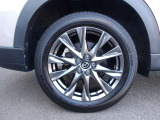 マツダ純正225/55R19インチアルミホイール付きで見た目もグッドデザイン!