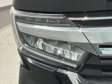 LEDヘッドライトは、点灯の瞬間から最大光量を発揮し、突然暗くなるトンネルなどでの安定感を高めます。