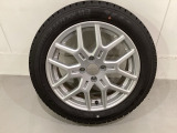 当社にてデモ走行時に装着していた中古スタットレスタイヤ+ホイール4本セットを用意致しました。(2025年製、タイヤ+ホイールは現状渡し、保証対象外です)