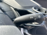 【オートライト(AUTO)】外の明るさをシステムが感知して、自動でヘッドライトが点灯します!ヘッドライトをつけ忘れを防ぐ便利機能です。