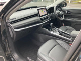 運転席、助手席共に電動調整のパワーシートです。