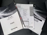 メンテナンスノート、取扱説明書ですね。 車の情報が凝縮されています。 車の整備記録が記載されている大事な物ですよ。