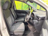 運転席シート廻りは使用感も少なく、良好な状態となっています。前オーナー様が丁寧に使っていたことがよくわかりますね。