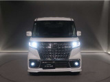 綺麗で明るいLEDヘッドランプで夜間の走行も安心です。