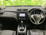 運転席から前方を見渡しやすいレイアウトで、メーターやセンターディスプレイも視線を移しやすい位置に配置。座席まわりには落ち着いた空間が広がり、毎日の移動を快適に過ごせます。