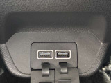 後部座席用のUSB充電ポートです!