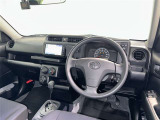運転席まわりです。 各操作スイッチは使いやすい位置に配置されてます。