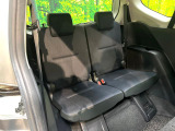 床下収納式のサードシートです。座席部分をコンパクトに収納でき、広大な荷室スペースとしてお使いいただけます!乗車人数や荷物の量など利用シーンに合わせて3列目を有効活用でき、とっても便利♪