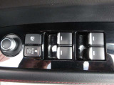 運転席の窓操作部分です。スイッチでミラーや窓の開閉が電動で行えます。