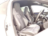 楽な姿勢で座ることが出来るので長時間の運転でも疲れにくいですし体もぶれにくいですよ。