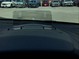 【アクティブドライビングディスプレイ】運転手の目線をそらさせない。常に前をむいて運転できるようこの位置に配置されてます☆