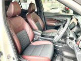 運転席、助手席のフロントシートにはシートヒーターが装備されています。頭上のクリアランスも大きく快適なスペースが確保されております。