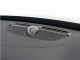 【Bowers&Wilkins ハイフィデリティ・オーディオシステム】精密にチューニングされたHi-Fiスピーカーと、革新的なフレッシュエア・サブウーファーを搭載。臨場感あふれるサウンドを届けます。