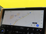 ディスプレイオーディオ(コネクティッドナビ対応)PLUS搭載。Tコネクトご契約で2030年3月まで無償で利用できるナビ(期限到来後は有償)と、解約後も利用できる車載ナビが搭載されています。