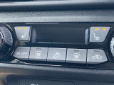 シートヒーター、座面を温めてくれます寒い時期には役立つ機能です。(運転席・助手席)