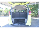 床が低くて使いやすい 2段に仕切れる広い荷室