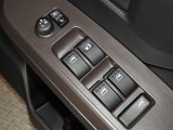 電動格納式ドアミラー・パワーウインドウを装備しています。