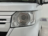 LEDヘッドライトは、点灯の瞬間から最大光量を発揮し、突然暗くなるトンネルなどでの安定感を高めます。