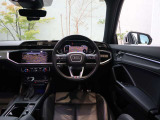 内装はシンプルに使い勝手を考え作られています。お車を運転する感覚をダイレクトに体感して頂けます。室内も広くロングドライブにも快適にお過ごしいただけます。