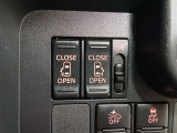 両側パワースライドドア付きだから、狭い駐車スペースなどでの 乗り降りラクラク!小さなお子さまのいるご家庭には嬉しい装備。