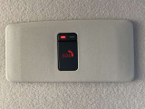 SOSコール付きなので、もしもの際にボタンをおすだけでオペレーターとつながり、緊急車両の手配や警察署の連絡などをする事が出来ます。