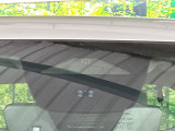 【ホンダセンシング】走行中に前方の車両等を認識し、衝突しそうな時は警報とブレーキで衝突回避と被害軽減をアシスト。より安全にドライブをお楽しみいただけます。